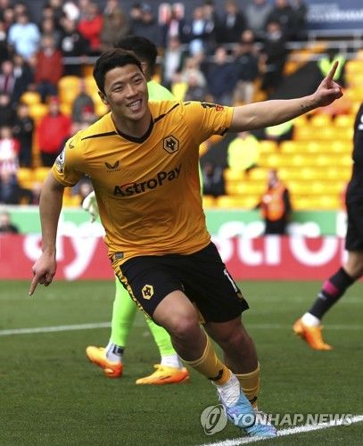 부상에서 돌아와 골 넣은 황희찬