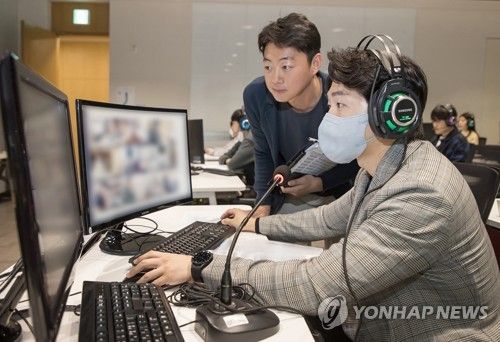 지난 15일 경기도 용인 서천에 있는 삼성전자 인재개발원에서 삼성전자 감독관들이 GSAT 응시자들을 대상으로 예비 소집을 진행하는 모습.[삼성전자 제공. 재판매 및 DB 금지]