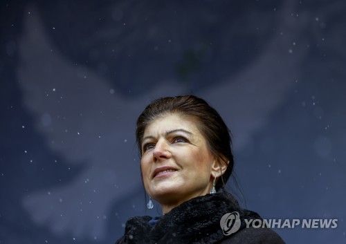 우크라 무기원조 반대 '평화시위'에 참석한 자라 바겐크네히트 의원