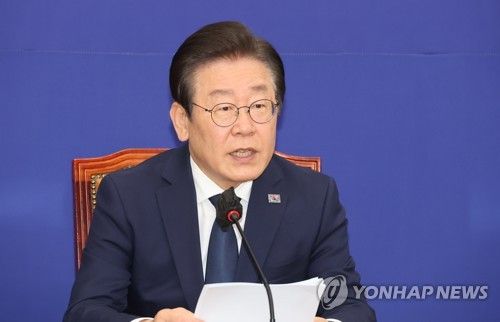 윤석열 정부 우크라이나 무기지원 발언 관련 긴급 기자회견하는 이재명 대표