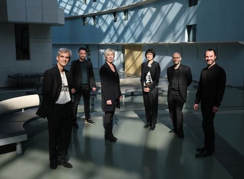 내한하는 앙상블 앵테르콩탱포랭 단원들(오른쪽에서 세번째가 강혜선)