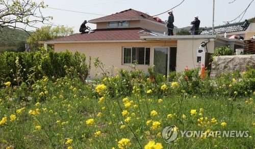 문 전 대통령 책방 건물 마무리 공사