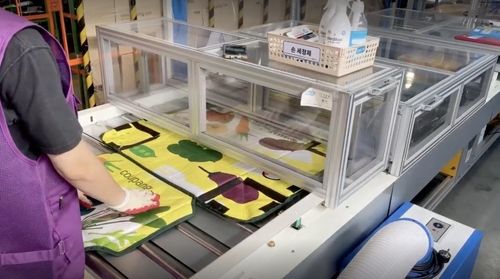 쿠팡의 프레시백 세척 장면. 