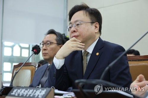 생각에 잠긴 조규홍 장관