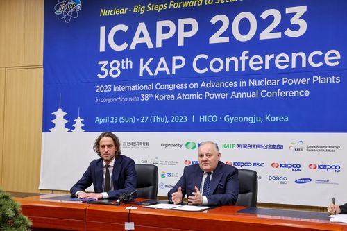 인터뷰하는 보이치에흐 동브로프스키 폴란드전력공사 대표