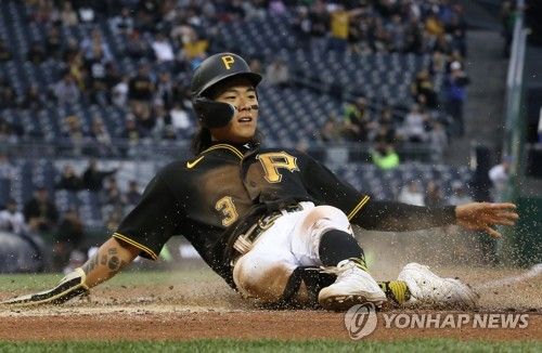 득점하는 배지환