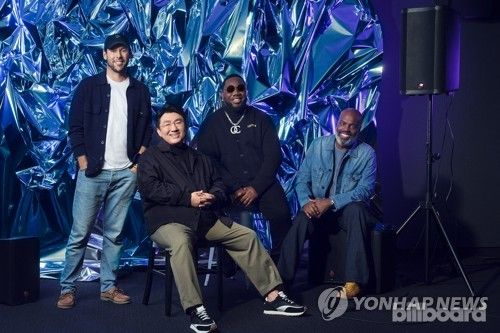 방시혁 하이브 의장, 빌보드 매거진 커버 장식