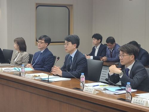 기재부 김완섭 예산실장(가운데)