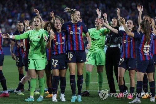 승리 후 기뻐하는 FC바르셀로나 선수들. 