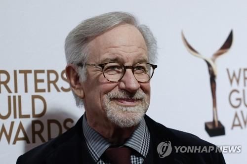 미국작가조합상 시상식에 참가하는 스필버그(2023.3.6)