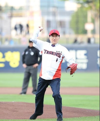 시구하는 신우철 완도군수