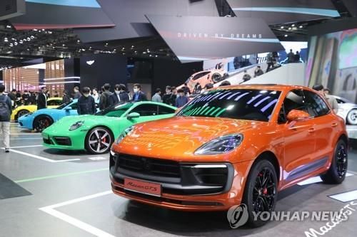 2023 서울모빌리티쇼에 전시된 포르쉐 차량