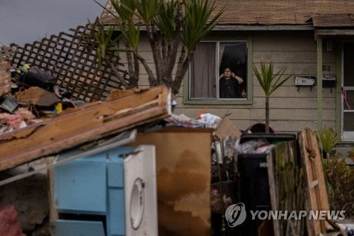 침수 피해를 겪은 캘리포니아 파자로 마을 