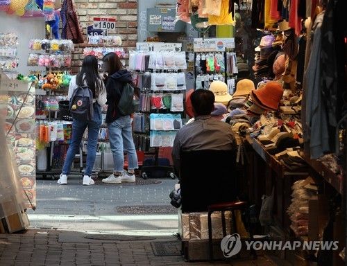 서울 시내 거리의 자영업자