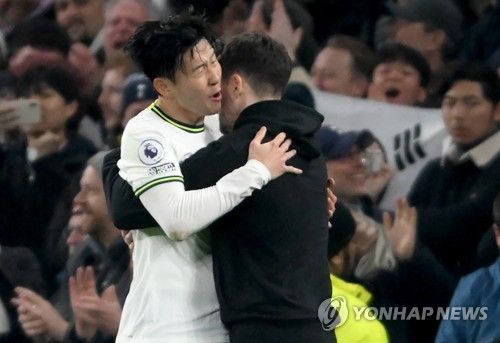 손흥민과 라이언 메이슨 코치