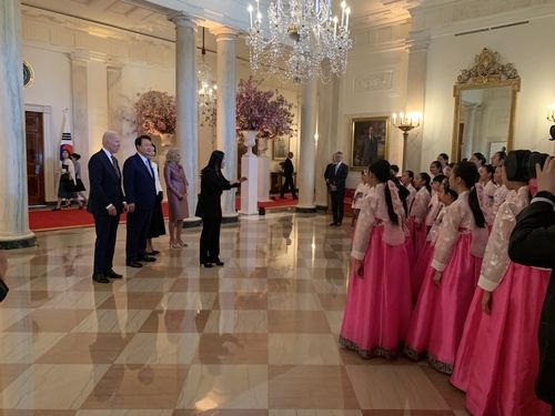 한미 정상 부부를 위해 따로 공연하는 뉴저지 한국학교 합창단