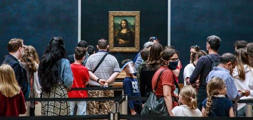 모나리자 앞의 관람객들