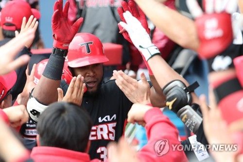 축하받는 소크라테스