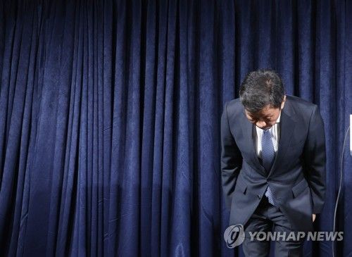 인사하는 정몽규 축구협회장