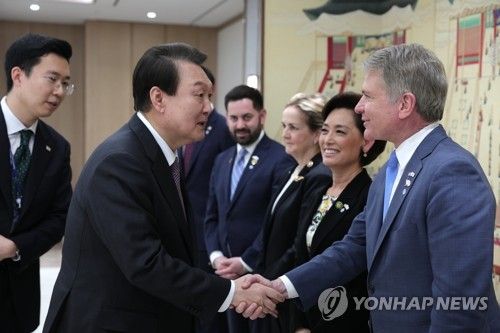 미국 하원 외교위원장 접견하는 윤석열 대통령