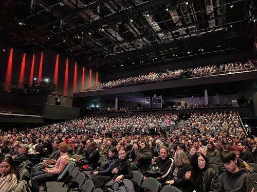 객석 가득 메운 관객들