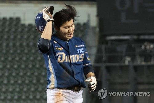 견제사에 아쉬워하는 박민우