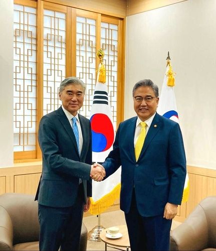 성김 미 대북특별대표 접견한 박진 외교부 장관