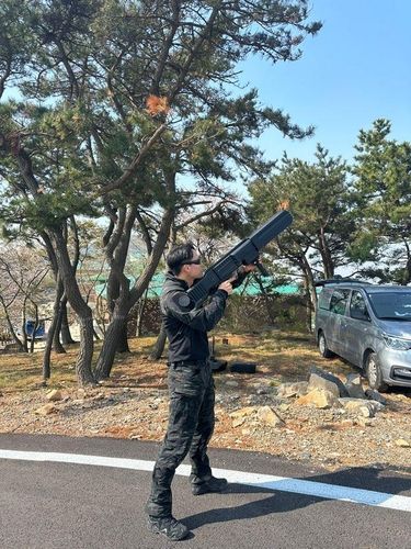 경찰특공대가 제밍건을 사용하는 모습 [자료사진]