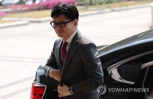 부산 검찰종합청사 들어서는 한동훈