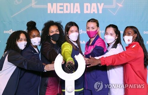 V리그 미디어데이, 기념촬영하는 외국인 선수들