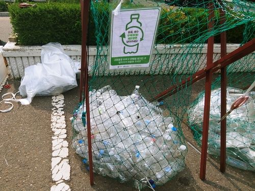 폐페트병 분리수거함 모습