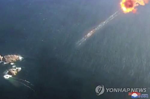 북한 "21~23일 핵무인수중공격정 수중폭발시험"…김정은 참관