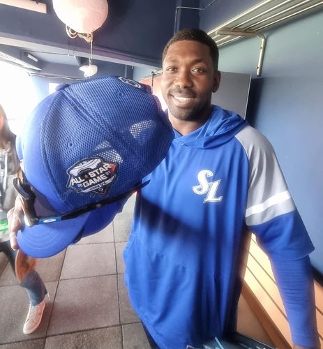 올스타전 모자 쓰고 훈련하는 피렐라