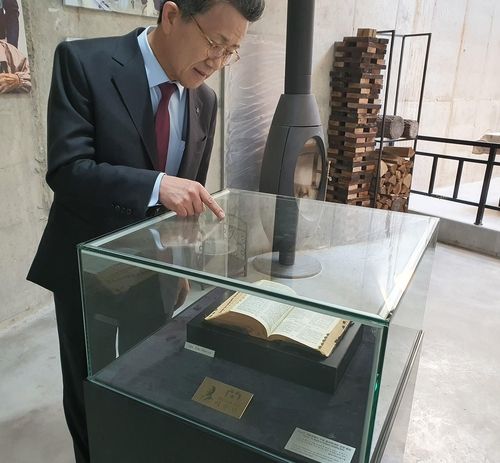 이승만 전 대통령이 사용한 것으로 알려진 영문 성경