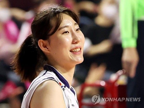 팀 득점에 미소 짓는 박정아