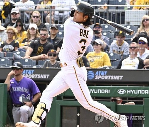 대타로 2루타를 쳐 6경기 만에 안타 맛을 본 배지환 