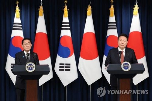 지난 7일 공동 기자회견을 하는 한일 정상