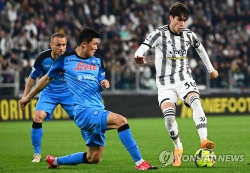 유벤투스전서 수비하는 김민재