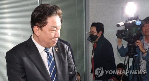 코인 진상조사 회의 참석하는 김병기 의원
