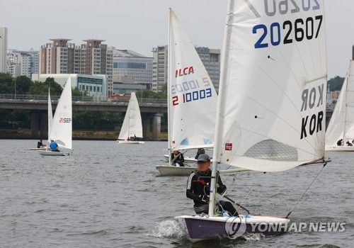 한강서 열린 요트대회