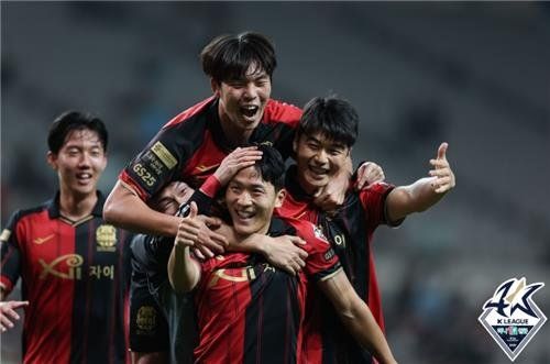 득점 후 환호하는 나상호