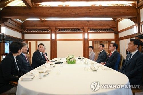 윤석열 대통령, 국회의장단과 만찬