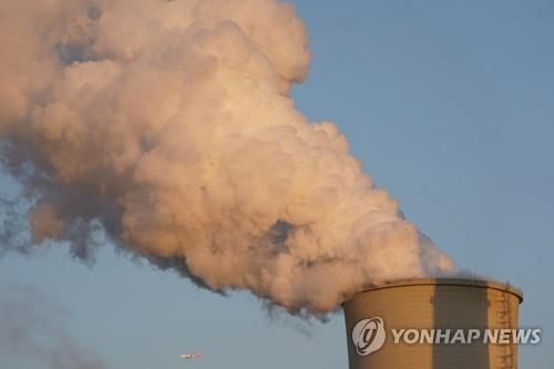 베이징의 화력발전소에서 나오는 증기