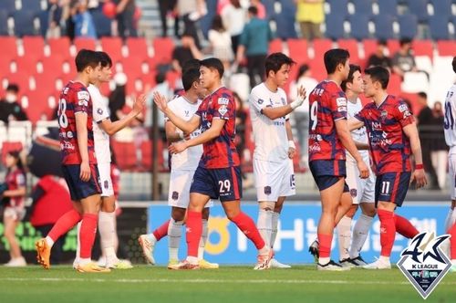 무승부로 끝난 김천 상무와 안양FC의 경기