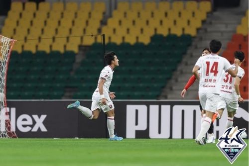 득점 후 환호하는 부천FC 김선호