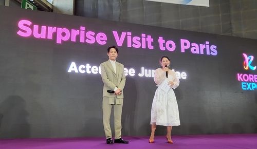 프랑스 파리에서 열린 '코리아 엑스포'에 참석한 배우 이정재