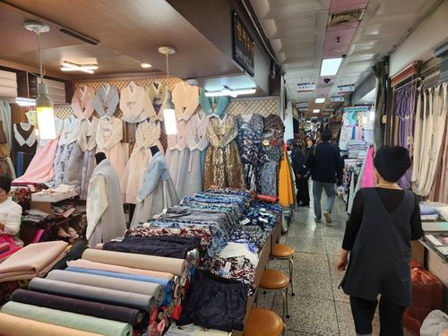 부산진시장 한복집 모습