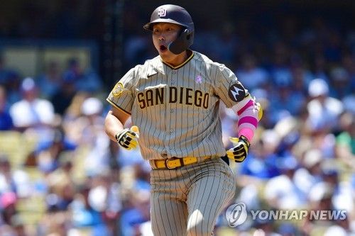 5회 심판의 스트라이크 판정에 깜짝 놀라는 김하성 