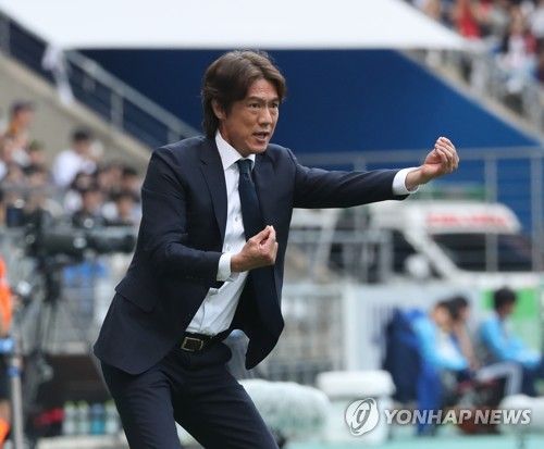 지시하는 홍명보 감독