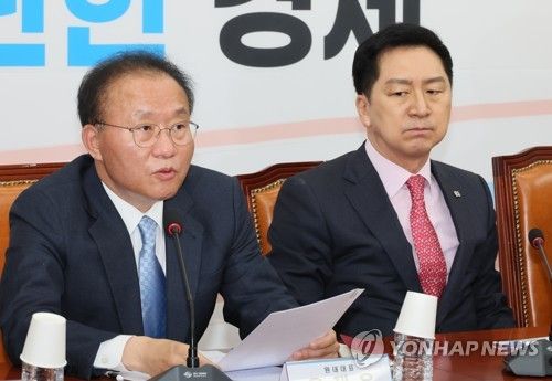 발언하는 윤재옥 원내대표